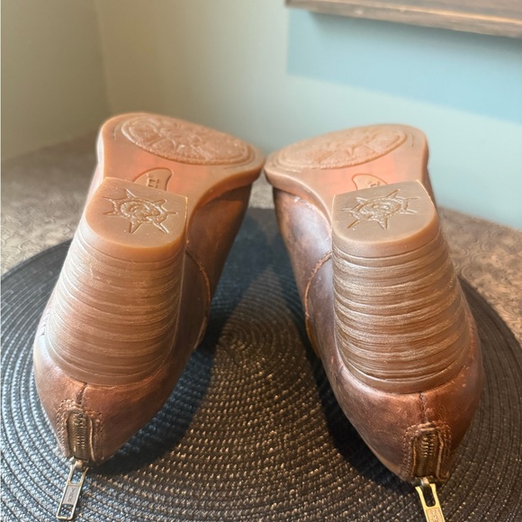LIKE NEW — Born Chestnut Leather Ankle Booties - Picture 6 of 16